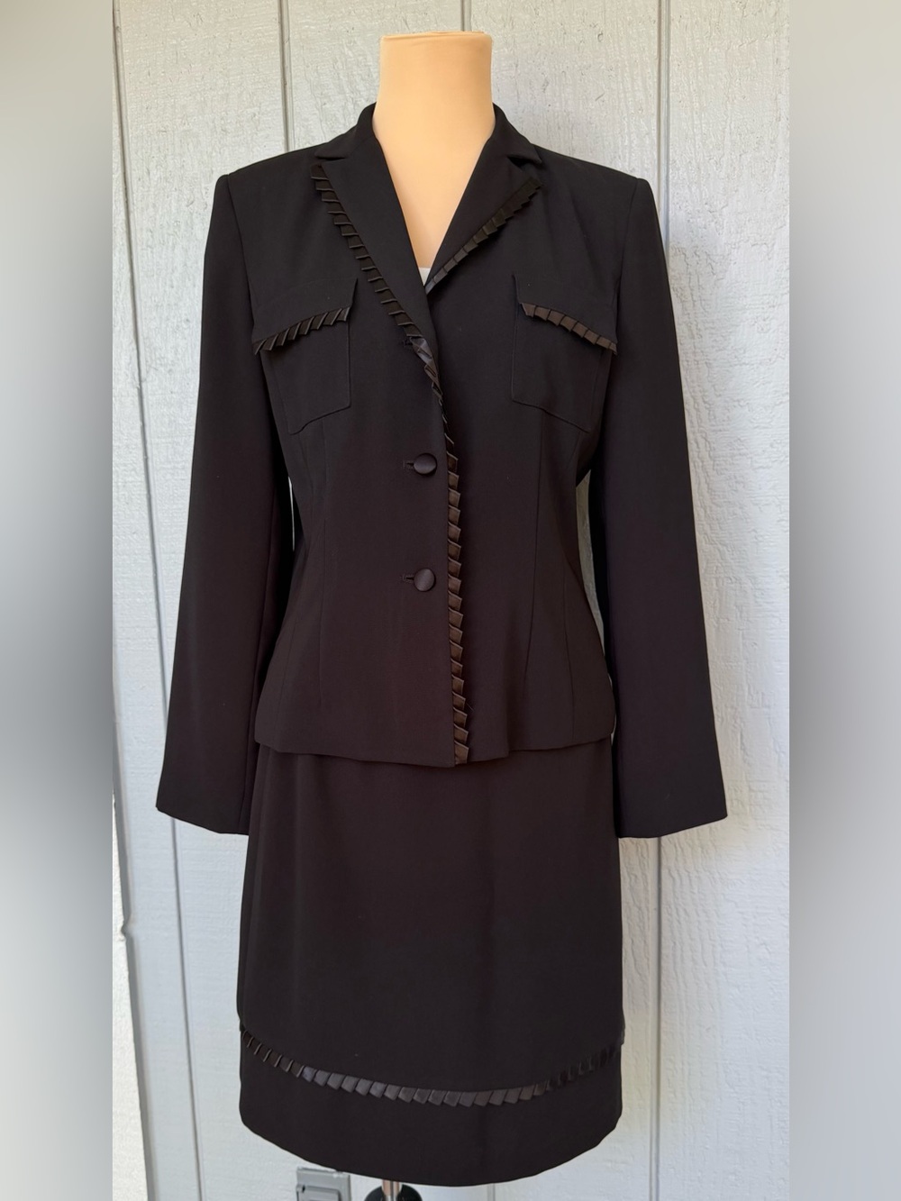 Harve Benard evening line Black lined Braided-Trim Two-Piece Skirt Suit sz 10